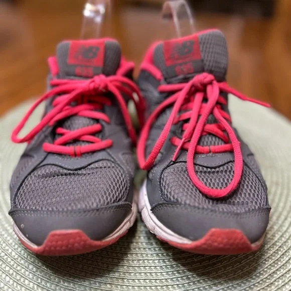 New Balance Gray and Pink Athletic Shoes 550v4 - Picture 3 of 8